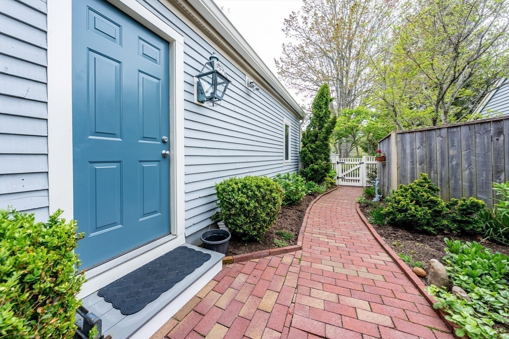132 Kates Path 132