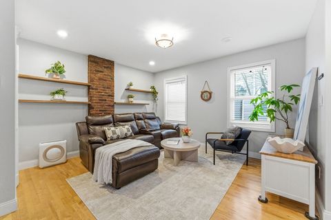 Photo of 3 Mullins Ct #3, Cambridge, MA 02141 (MLS # 73497538)