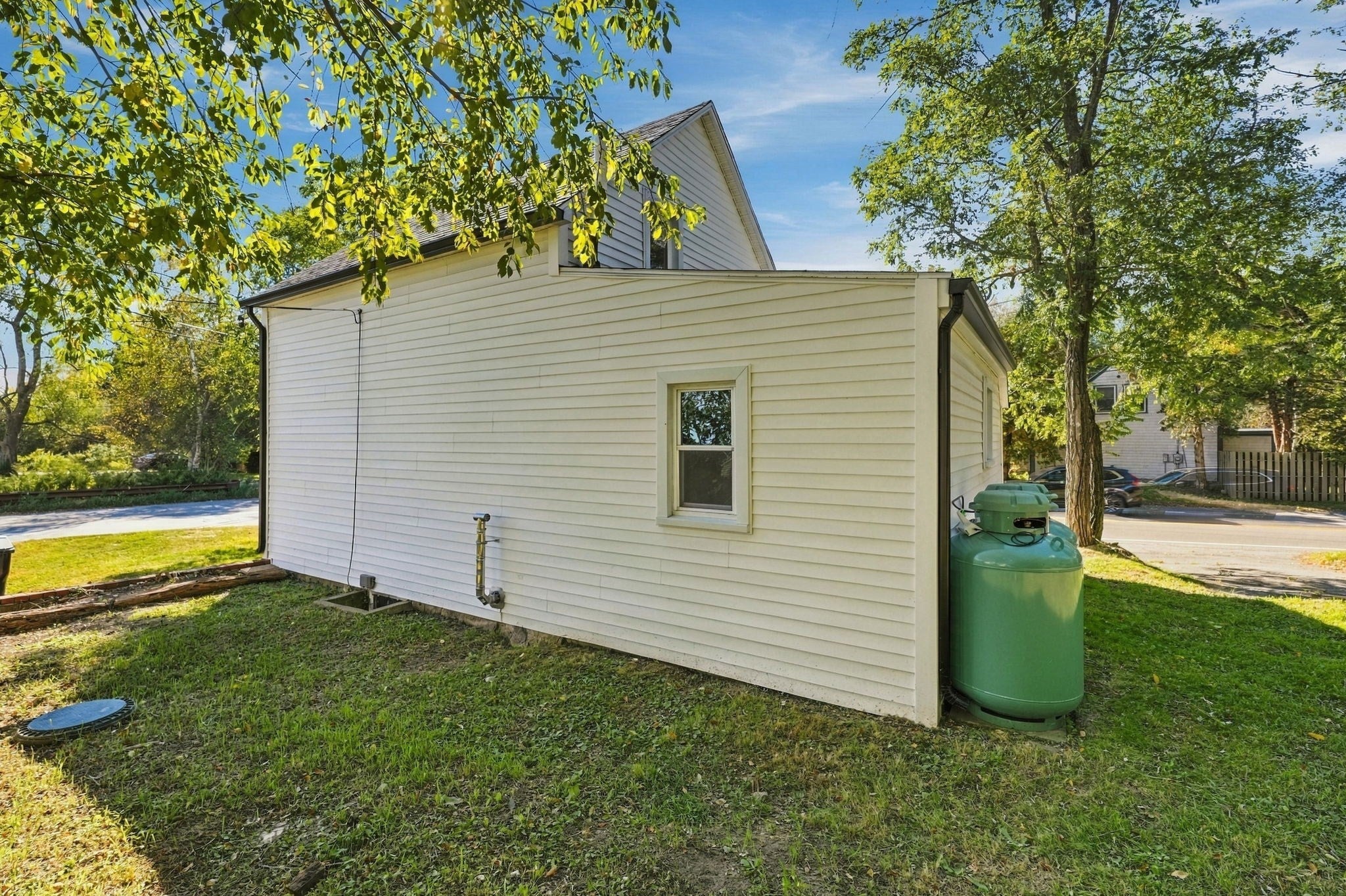 963 Russells Mills Rd, Dartmouth, MA Photo #4