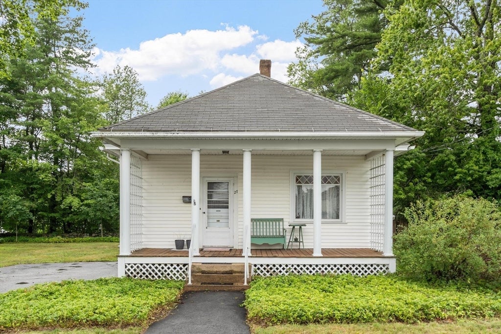 Photo of 27 Foss Rd, Gardner, MA