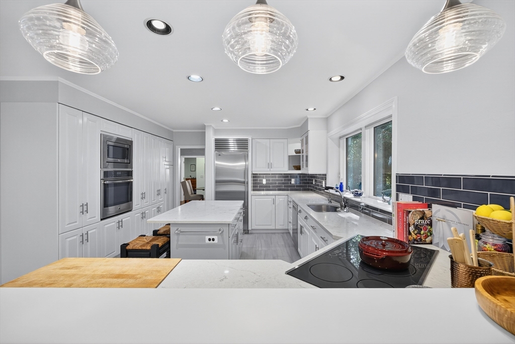 Orleans, Massachusetts 02653, United States, 4 Bedrooms Bedrooms, ,3 BathroomsBathrooms,Residential,Active,226252