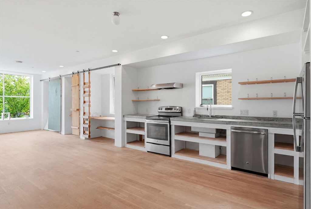 21 Lamartine St 3