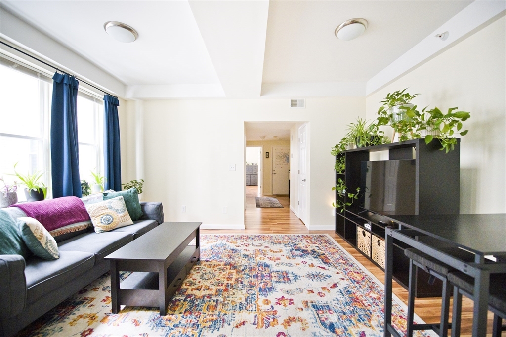 39-41 Bishop Joe L Smith Way 9