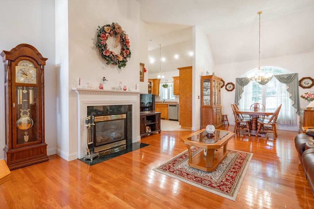 38 Holly Ln 38