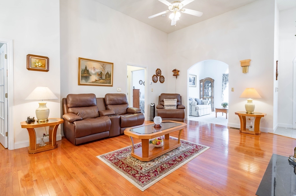 38 Holly Ln 38