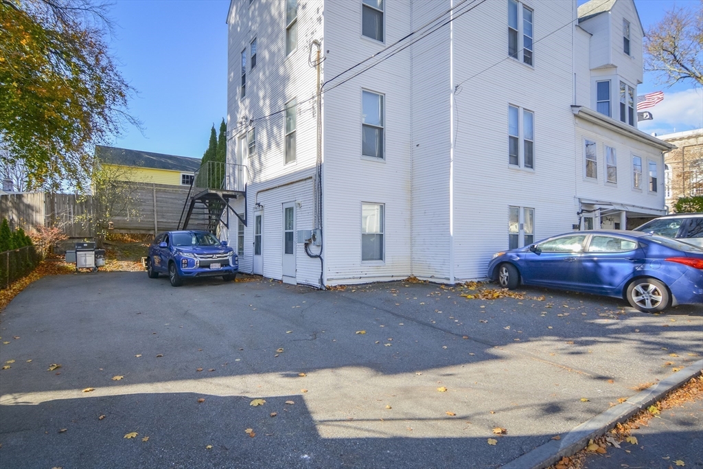 50 W Main St