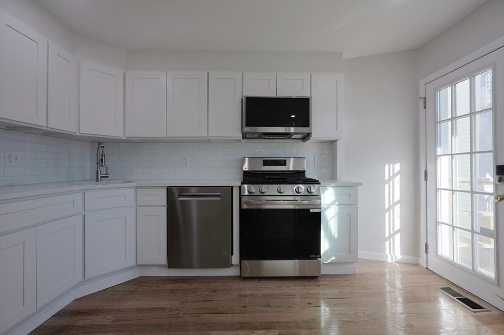 3 Appian Place single fam, Boston, MA Photo #6