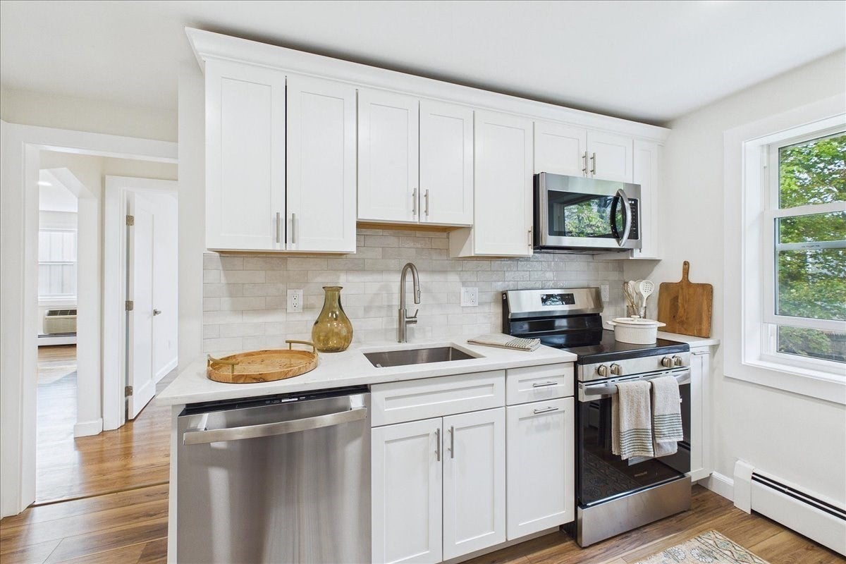 31 Montvale Avenue 11, Woburn MA 01801