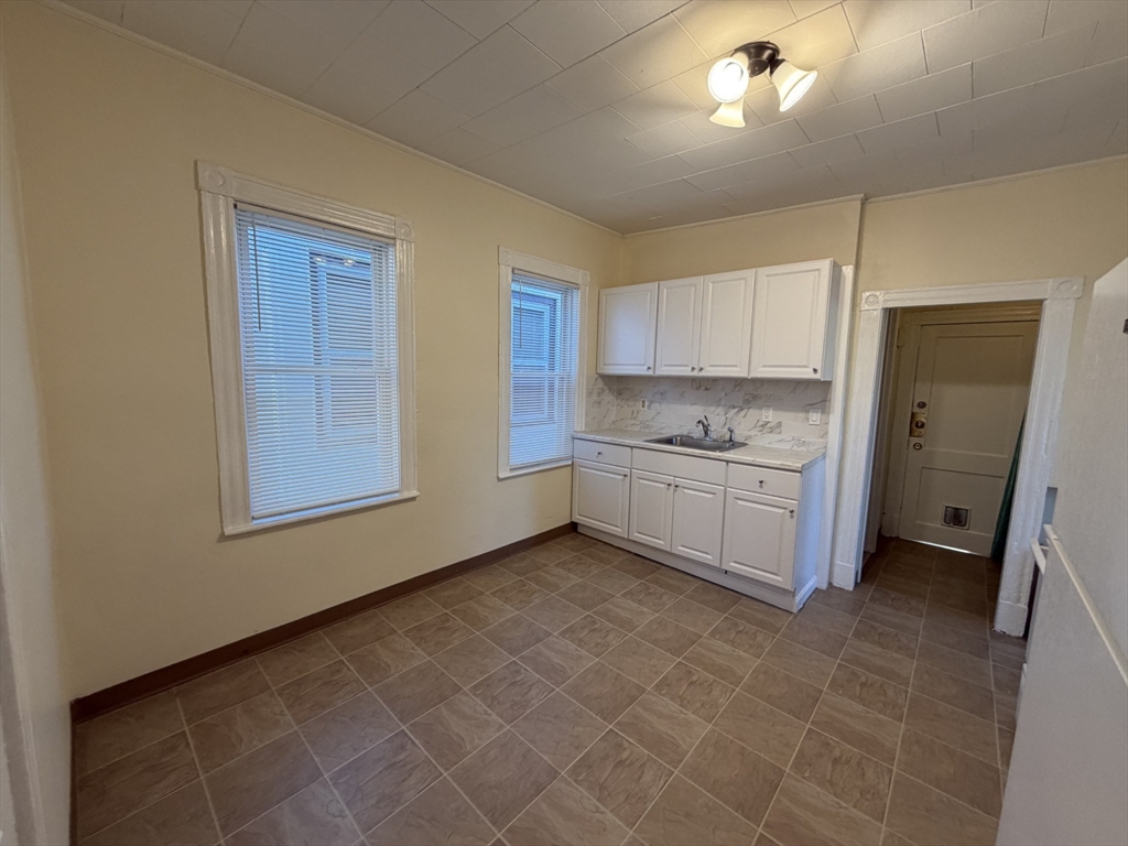 553 Washington Ave 3