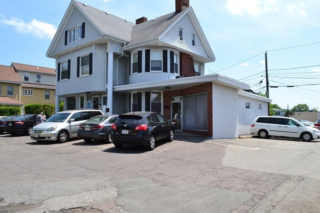Photo of 34 Chestnut St, Wakefield, MA