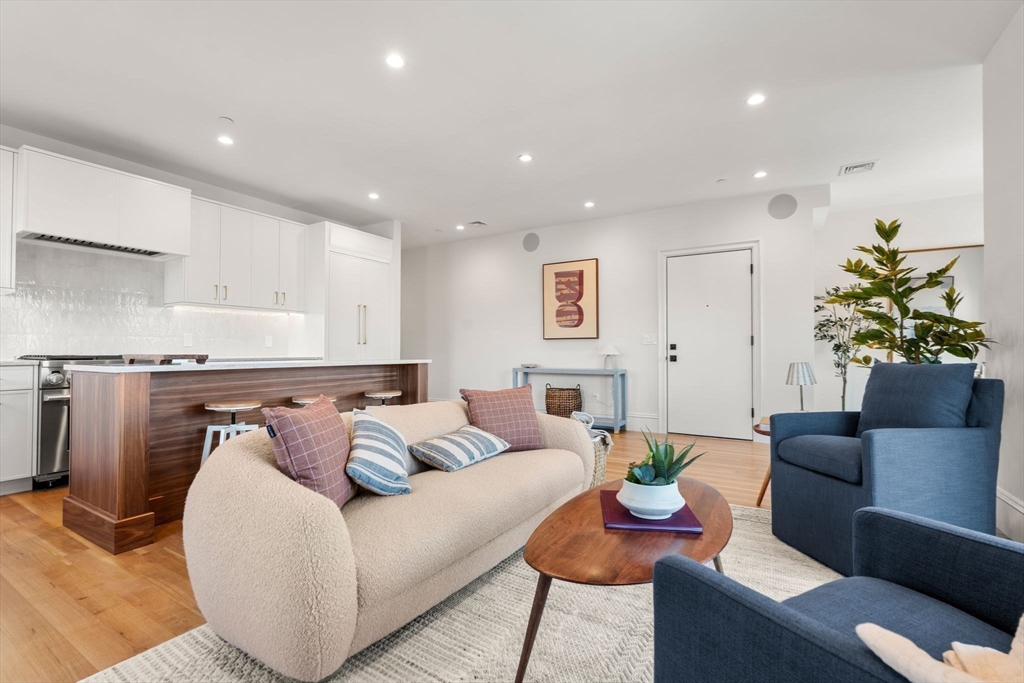 60 Williams Street 402