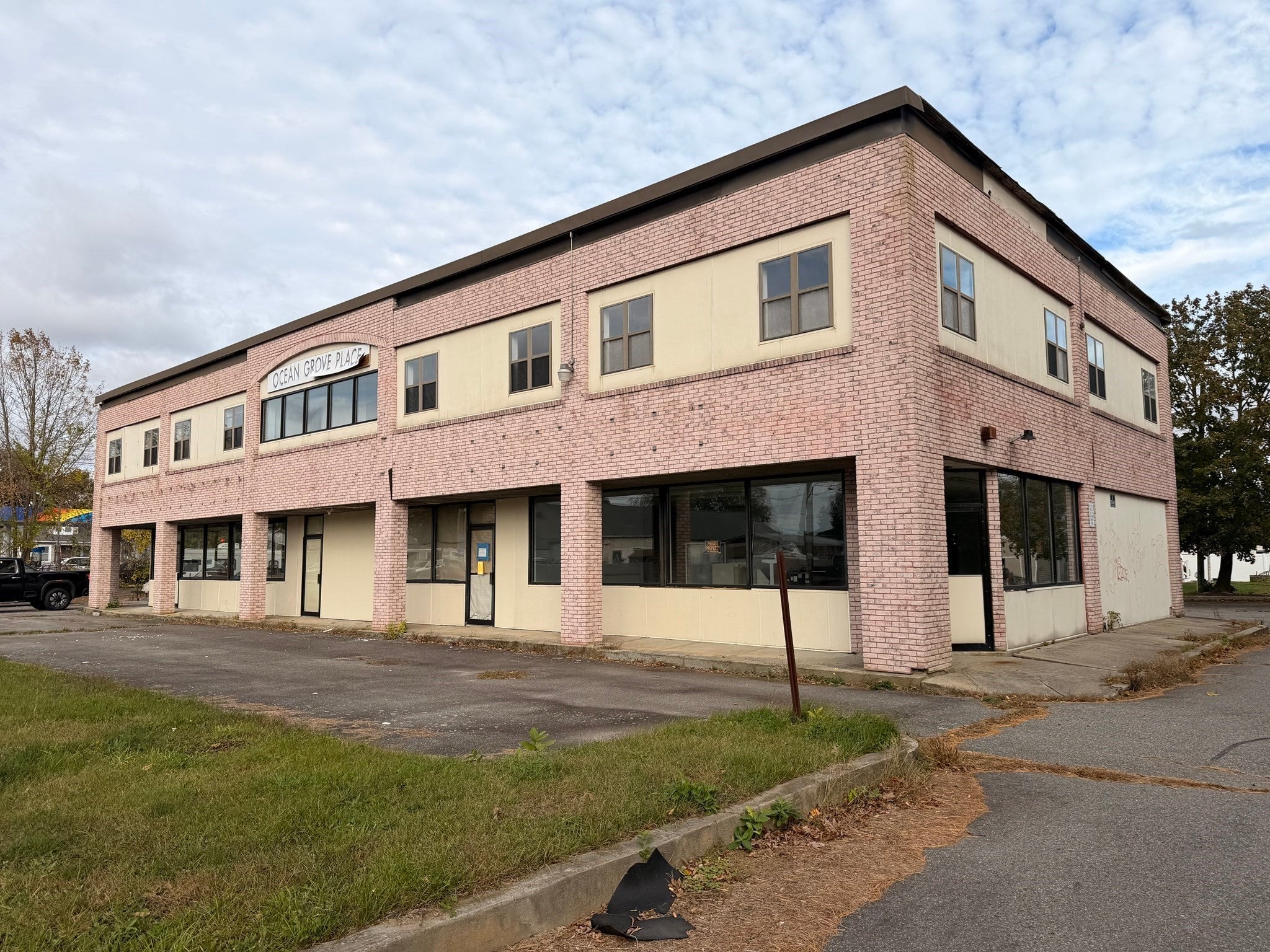 98 Macomber Ave