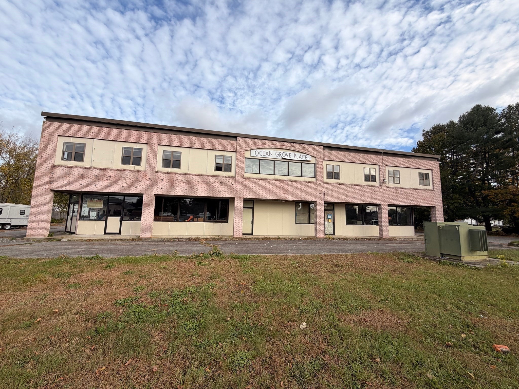 98 Macomber Ave