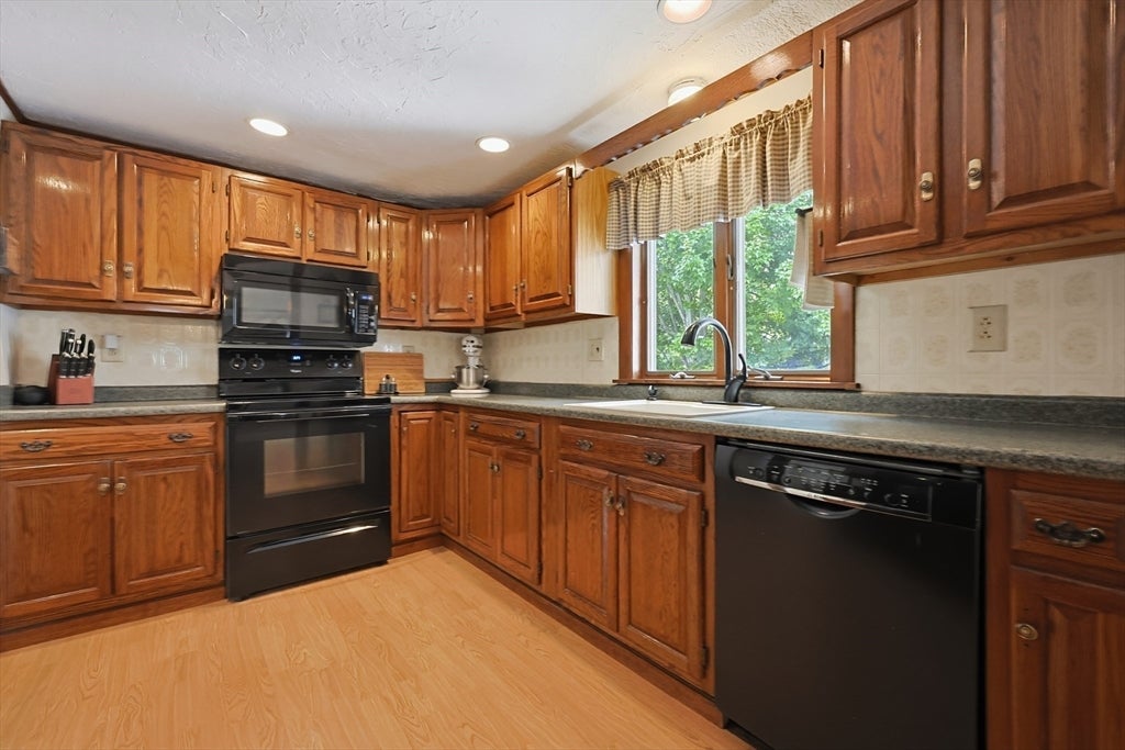 4 Loring St, Auburn, MA, 4 Loring St, Auburn, MA Photo #9