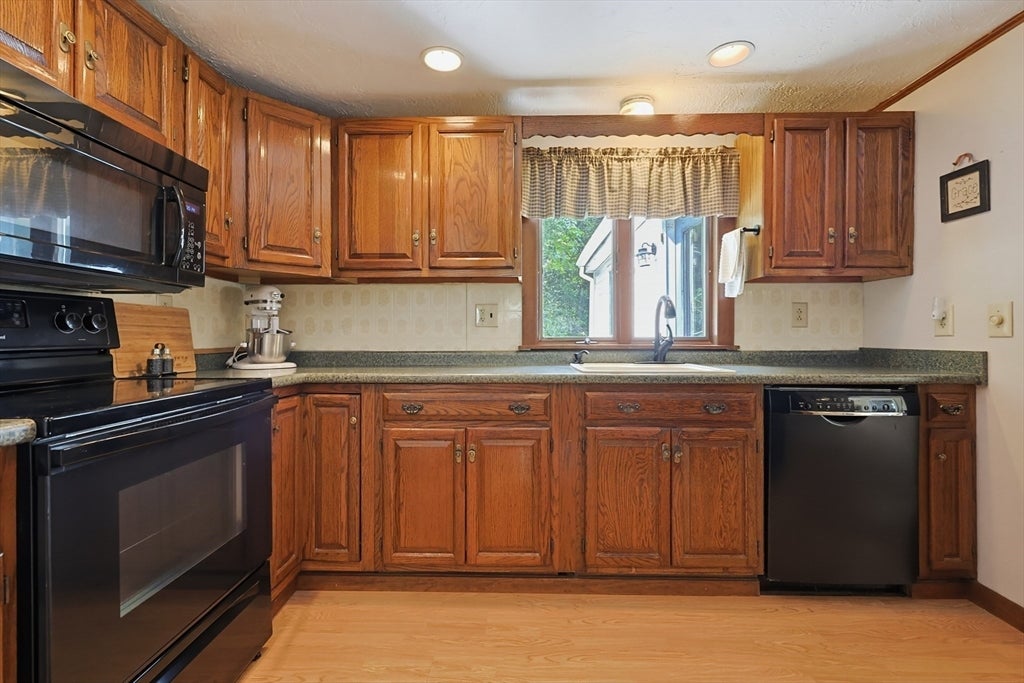 4 Loring St, Auburn, MA, 4 Loring St, Auburn, MA Photo #8