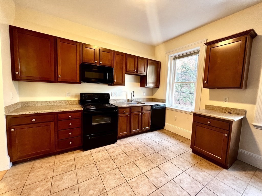 102 Trowbridge Street 3L