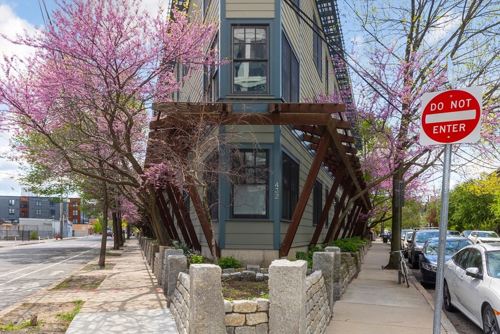 432 Norfolk St #2F, Somerville, MA Photo #2