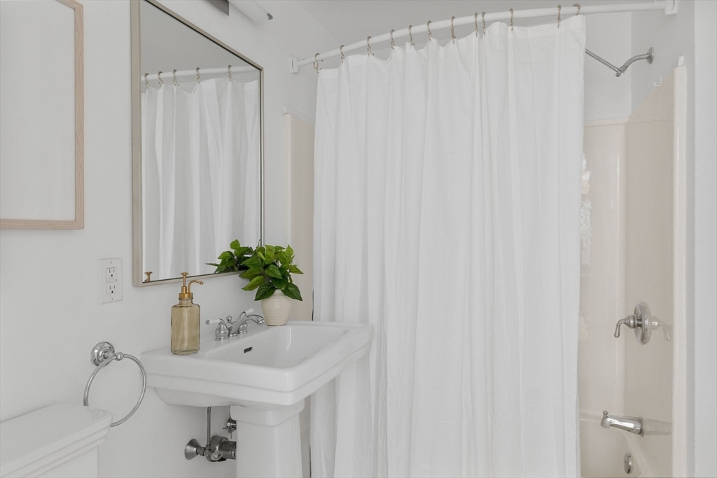 432 Norfolk St #2F, Somerville, MA Photo #15