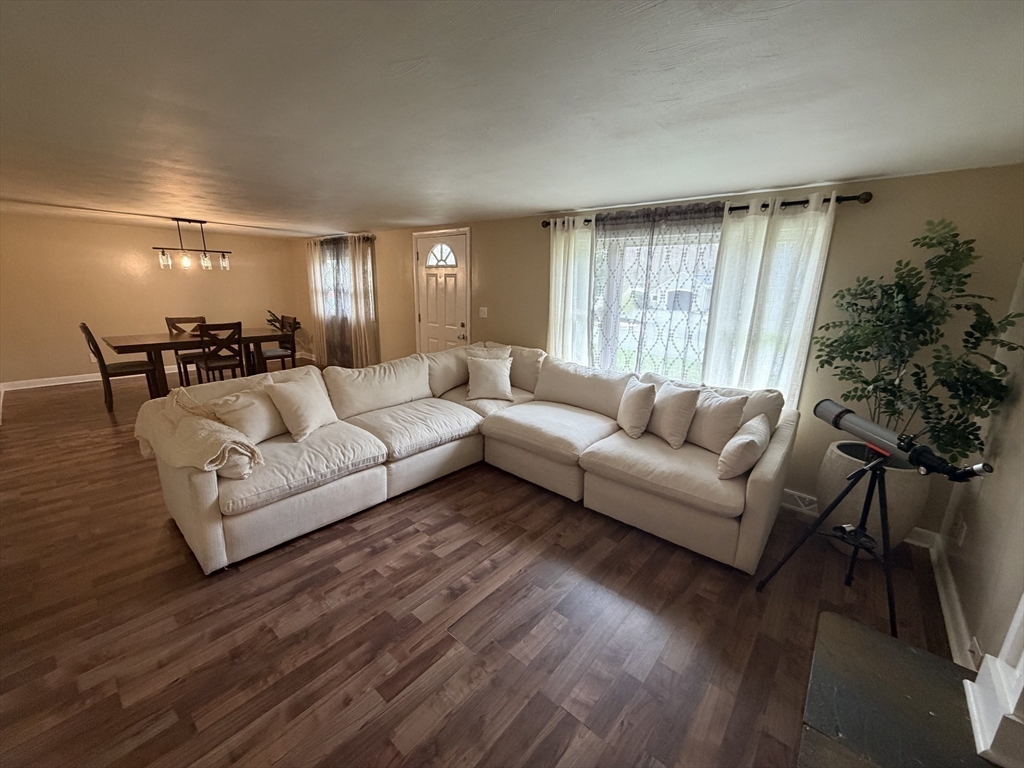 27 Steven Ave