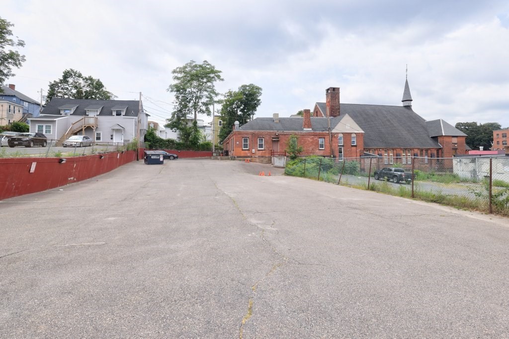 829 Main St