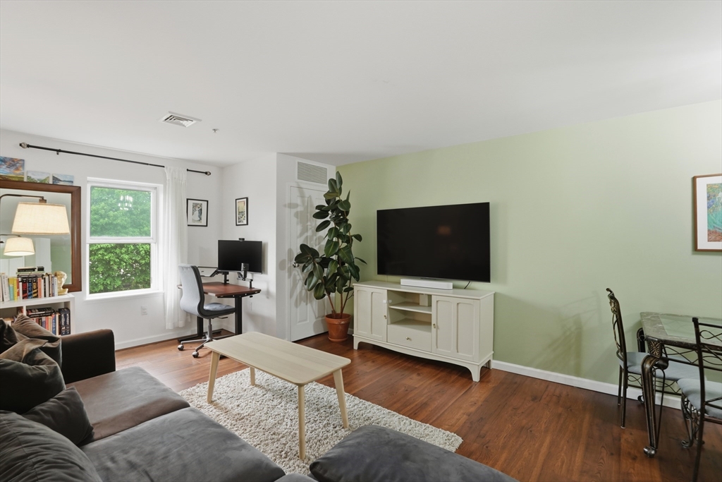 30 Franklin Street 221