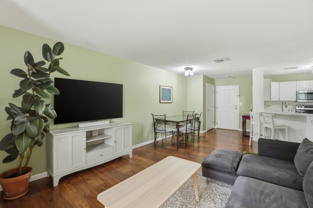 30 Franklin Street 221