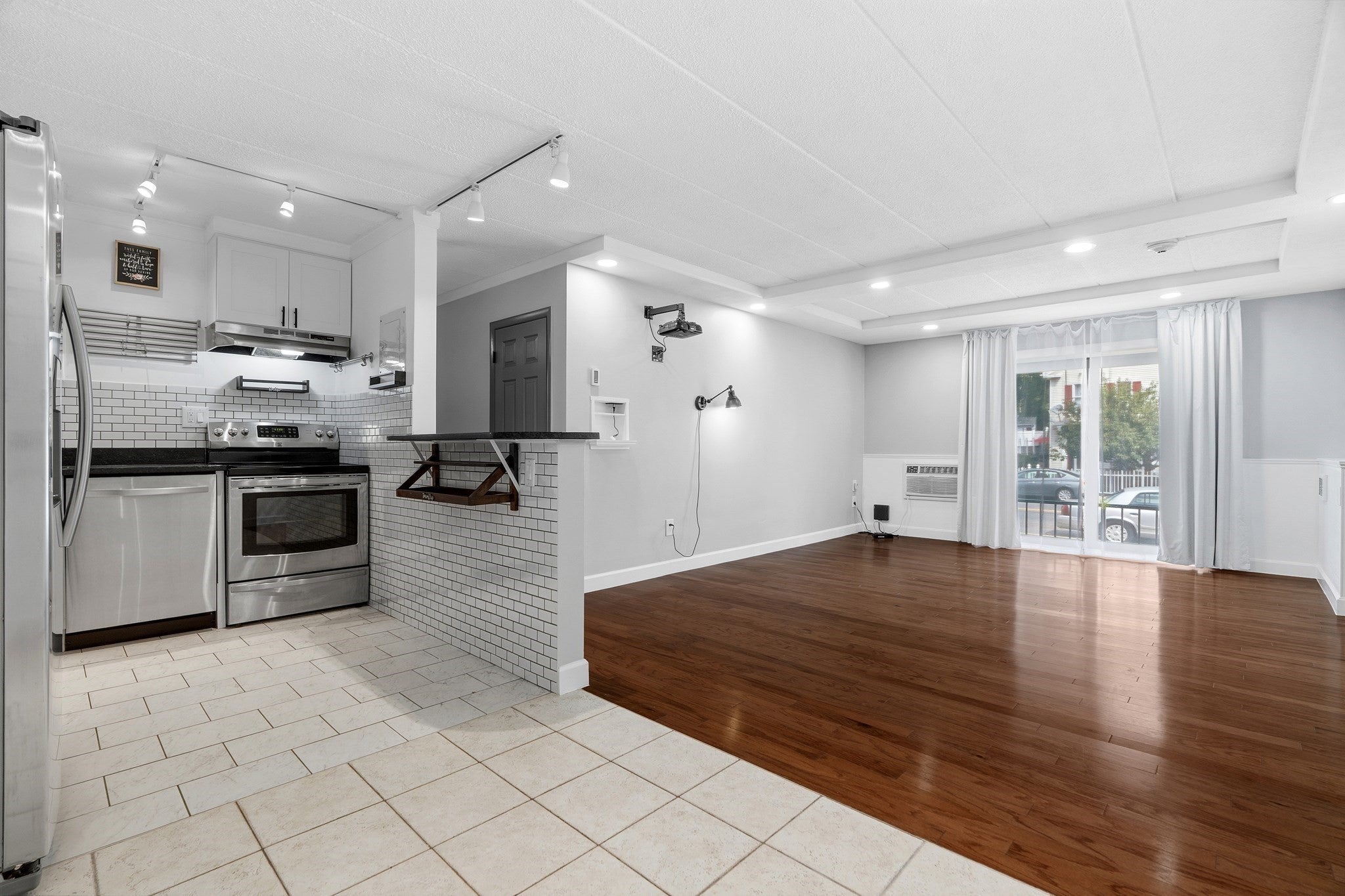 Photo of 80a High St, Dedham, MA