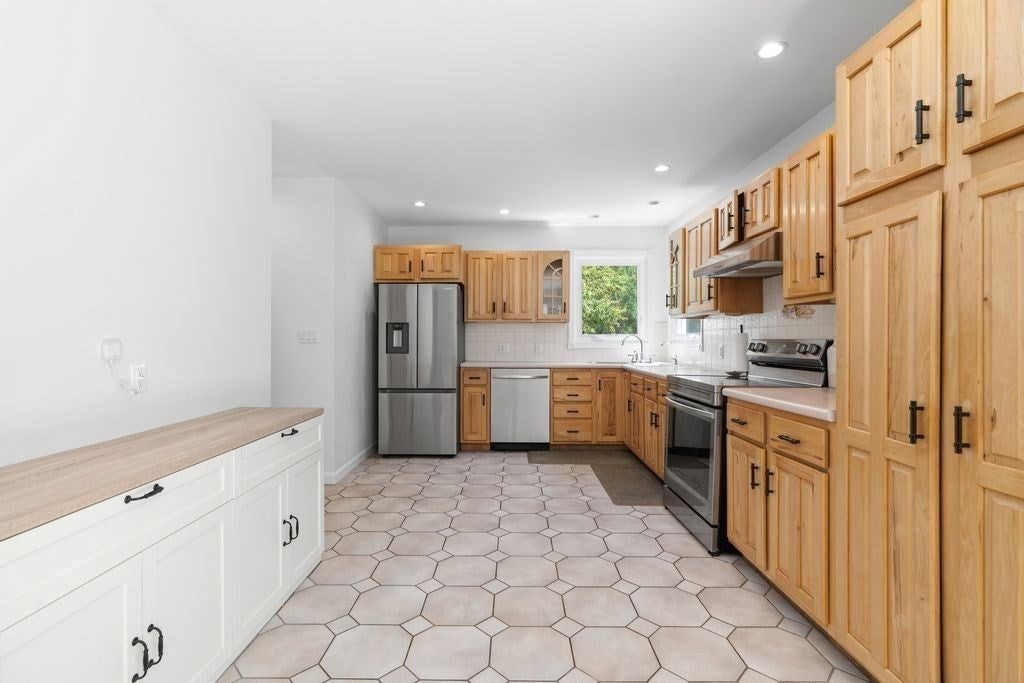 5 Locust St, North Reading, MA Photo #19