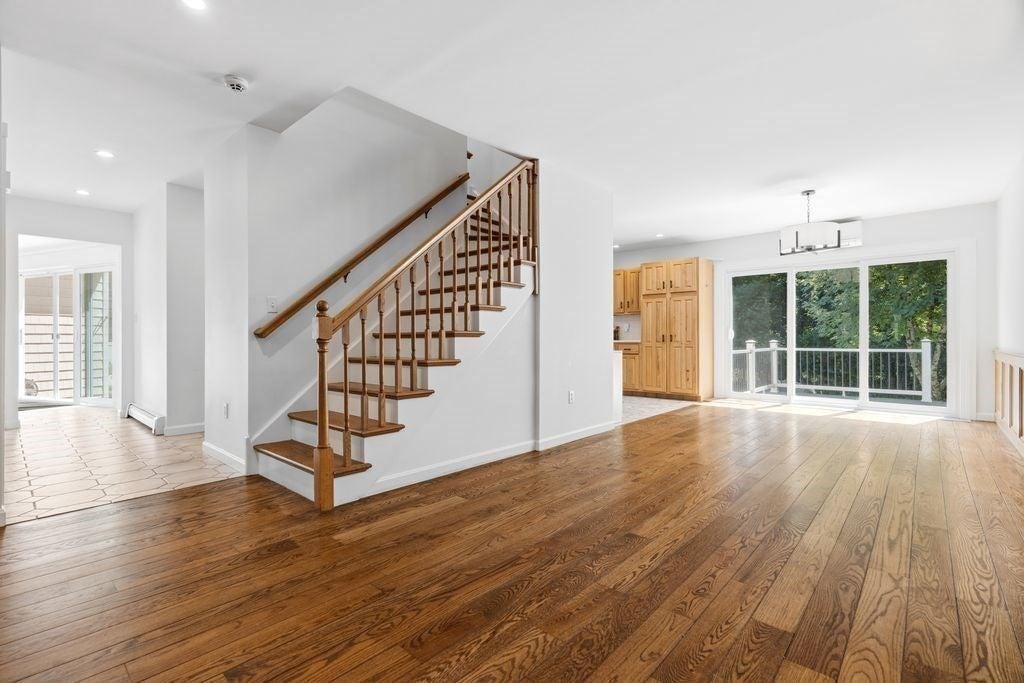 5 Locust St, North Reading, MA Photo #8