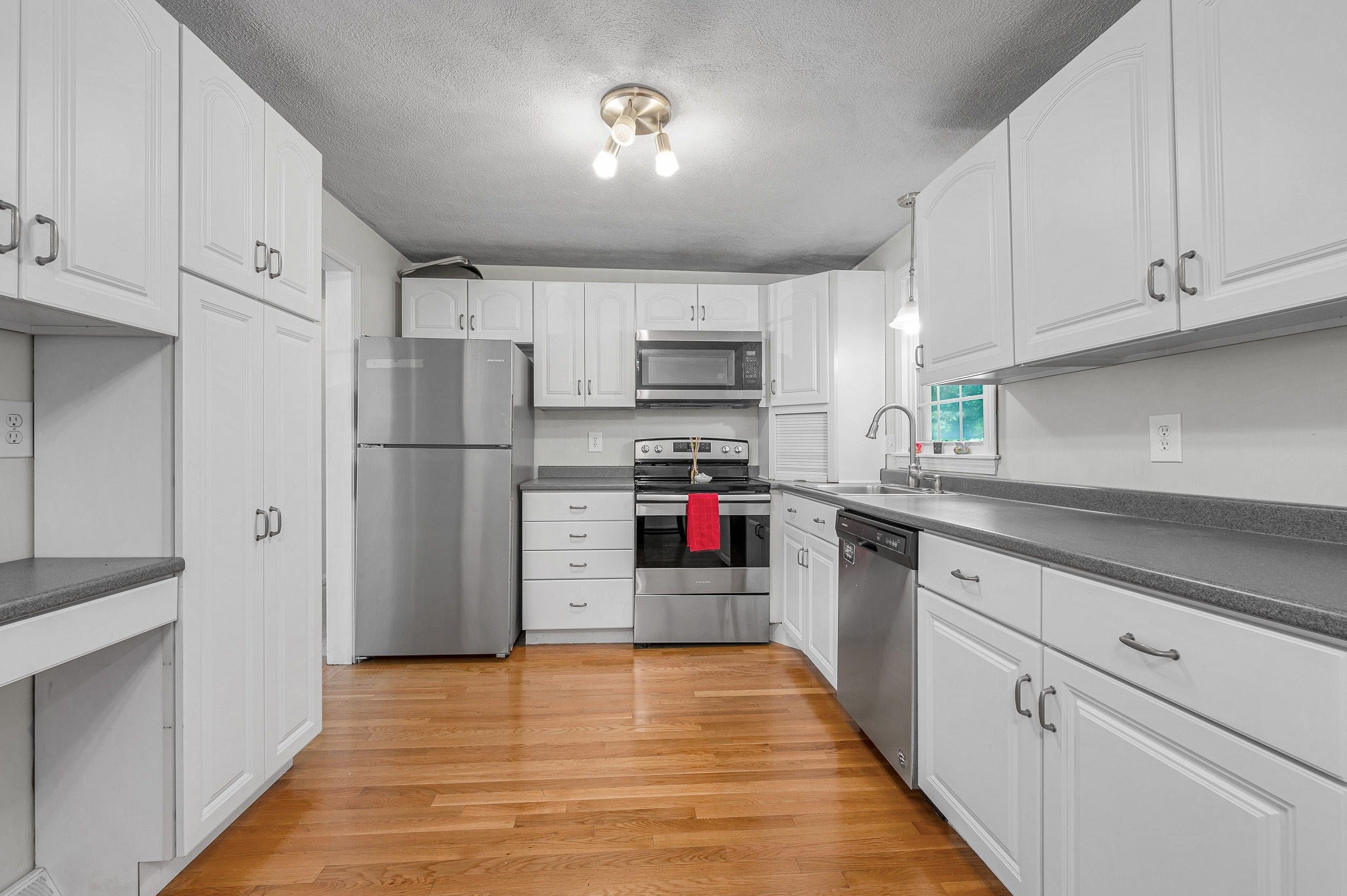 7 Hickory Dr, Townsend, MA Photo #7