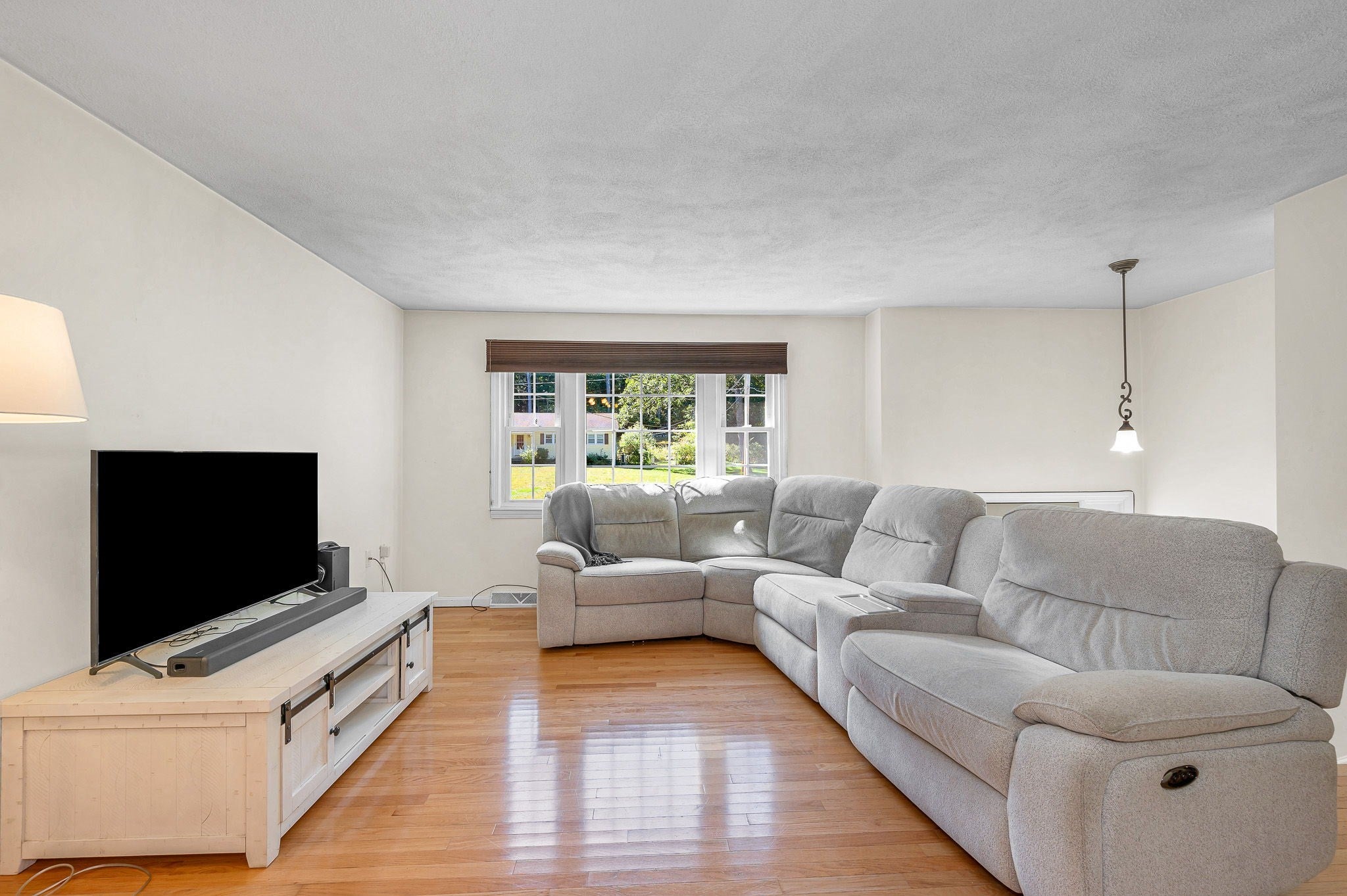 7 Hickory Dr, Townsend, MA Photo #3