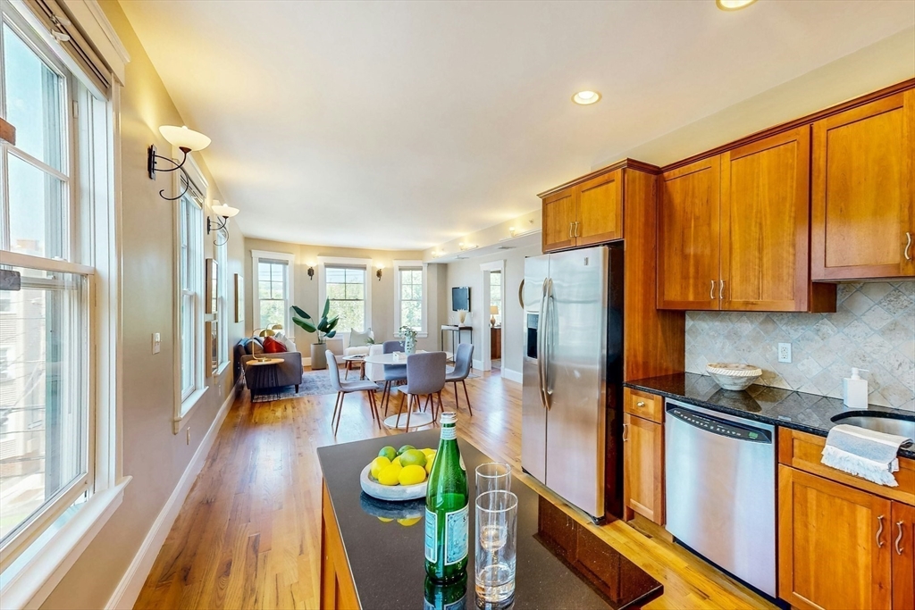 386 Washington St 3B