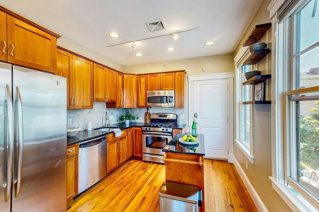 386 Washington St 3B