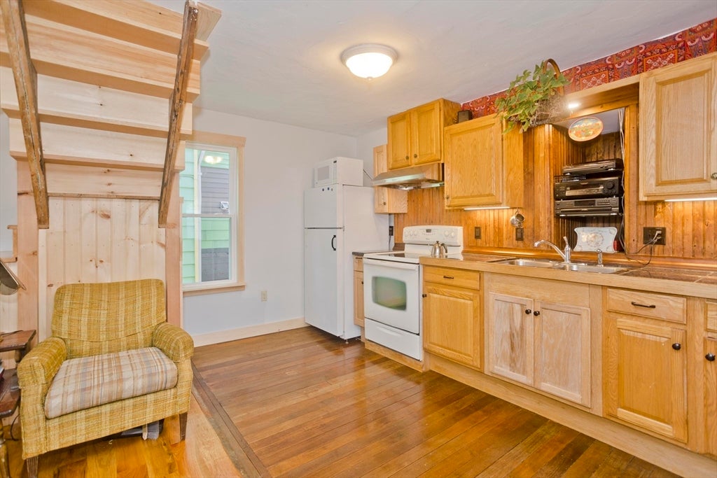 34 Washington St, Greenfield, MA, 34 Washington St, Greenfield, MA Photo #6