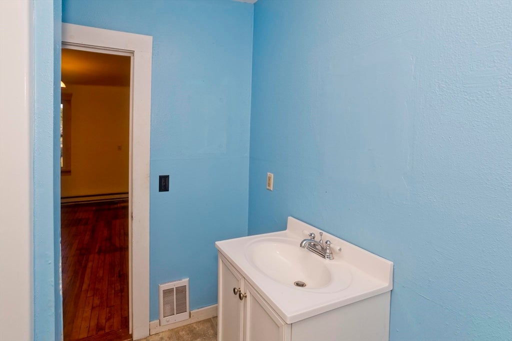 34 Washington St, Greenfield, MA, 34 Washington St, Greenfield, MA Photo #19