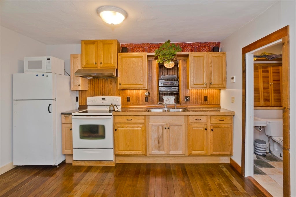 34 Washington St, Greenfield, MA, 34 Washington St, Greenfield, MA Photo #5