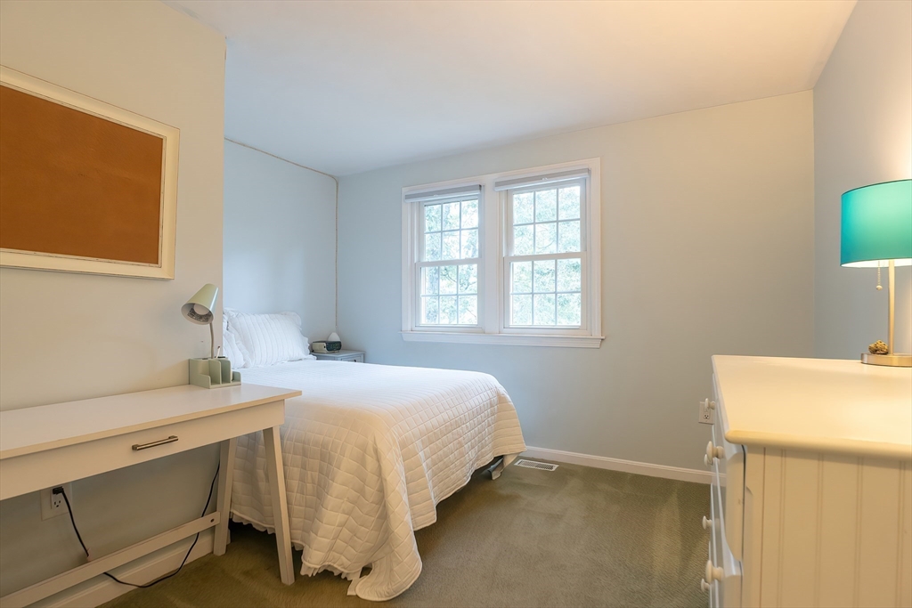 Plainville, Massachusetts 02762, United States, 4 Bedrooms Bedrooms, ,3 BathroomsBathrooms,Residential,Pending,203284