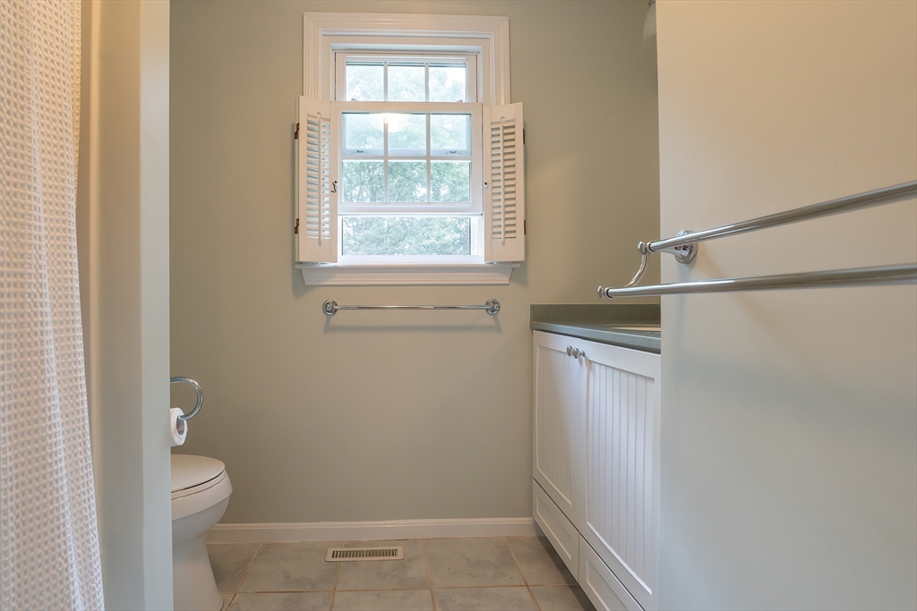 Plainville, Massachusetts 02762, United States, 4 Bedrooms Bedrooms, ,3 BathroomsBathrooms,Residential,Pending,203284