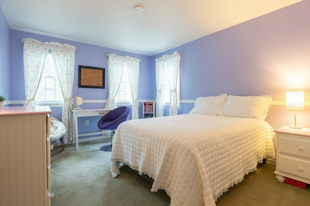 Plainville, Massachusetts 02762, United States, 4 Bedrooms Bedrooms, ,3 BathroomsBathrooms,Residential,Pending,203284