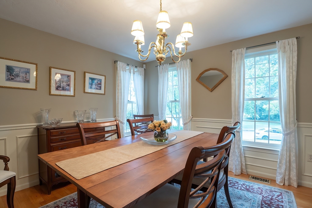 Plainville, Massachusetts 02762, United States, 4 Bedrooms Bedrooms, ,3 BathroomsBathrooms,Residential,Pending,203284