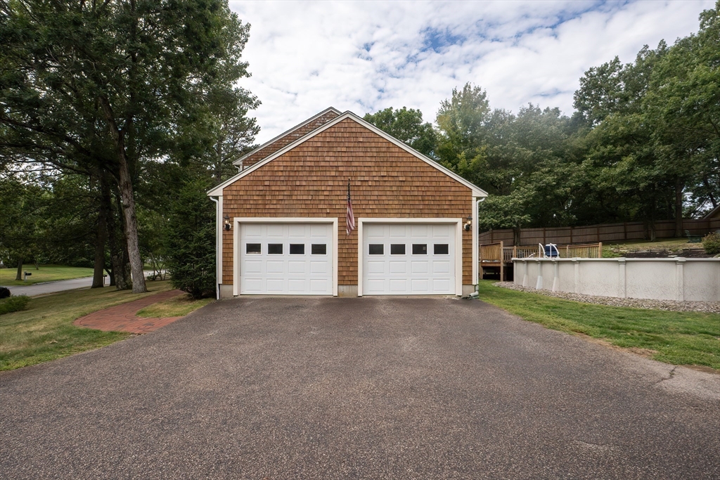 Plainville, Massachusetts 02762, United States, 4 Bedrooms Bedrooms, ,3 BathroomsBathrooms,Residential,Pending,203284