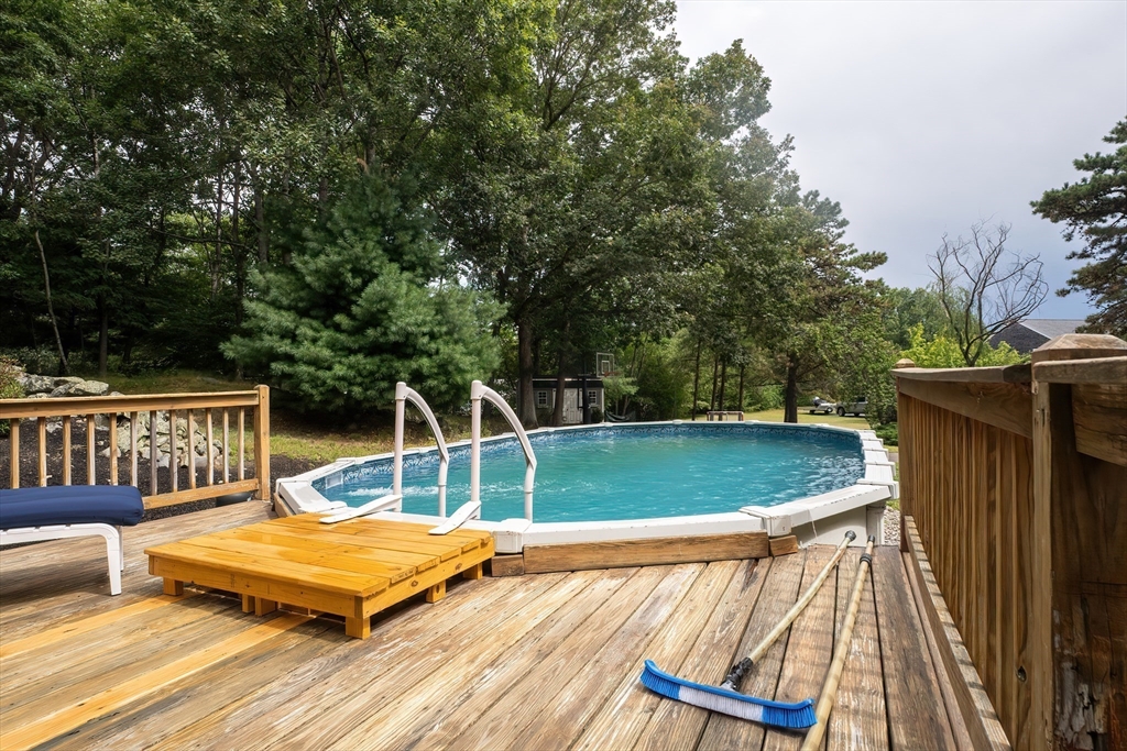 Plainville, Massachusetts 02762, United States, 4 Bedrooms Bedrooms, ,3 BathroomsBathrooms,Residential,Pending,203284