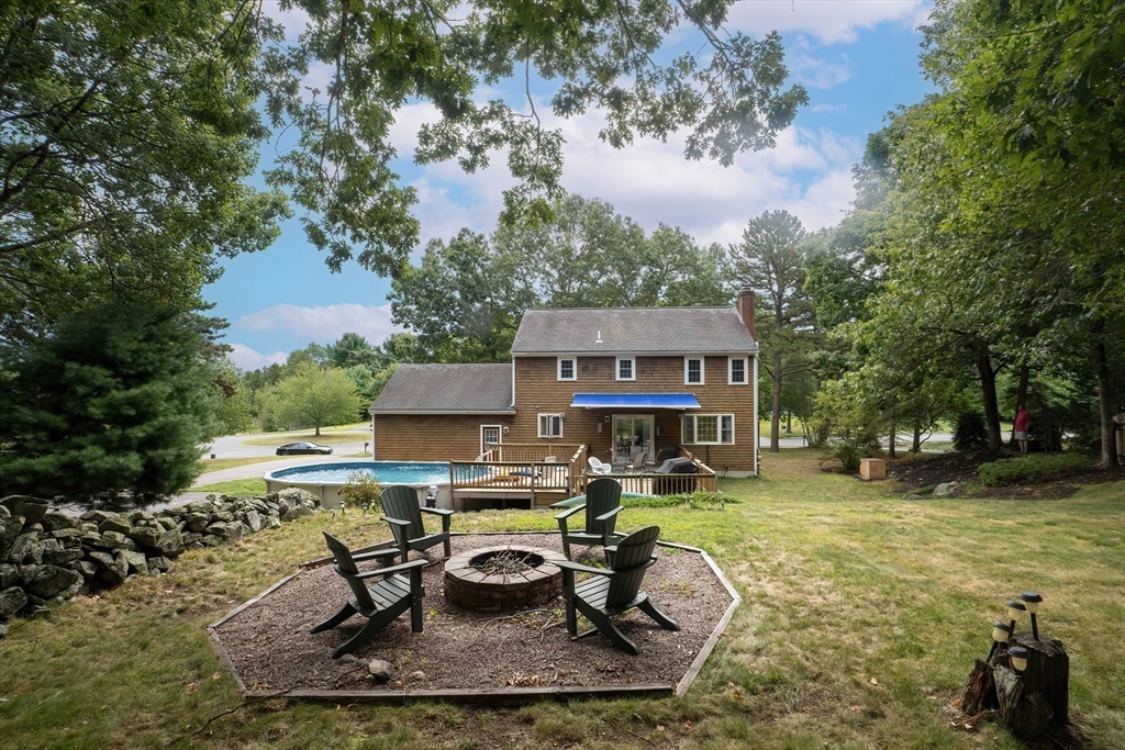 Plainville, Massachusetts 02762, United States, 4 Bedrooms Bedrooms, ,3 BathroomsBathrooms,Residential,Pending,203284