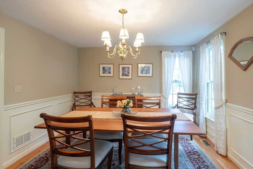 Plainville, Massachusetts 02762, United States, 4 Bedrooms Bedrooms, ,3 BathroomsBathrooms,Residential,Pending,203284