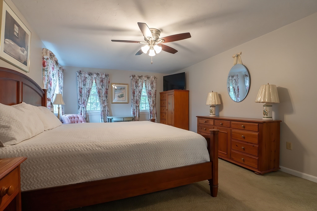 Plainville, Massachusetts 02762, United States, 4 Bedrooms Bedrooms, ,3 BathroomsBathrooms,Residential,Pending,203284