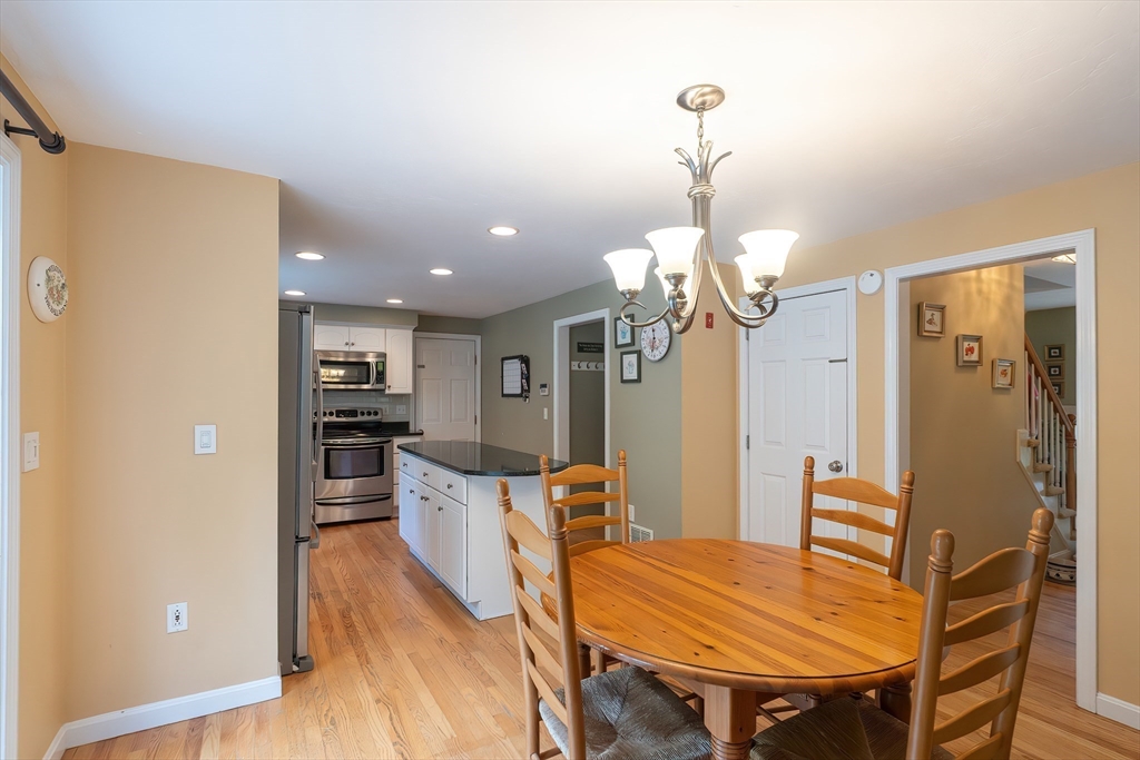 Plainville, Massachusetts 02762, United States, 4 Bedrooms Bedrooms, ,3 BathroomsBathrooms,Residential,Pending,203284