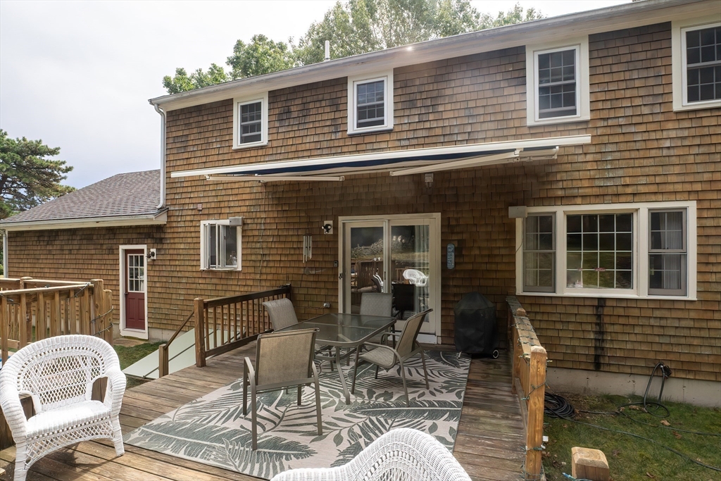 Plainville, Massachusetts 02762, United States, 4 Bedrooms Bedrooms, ,3 BathroomsBathrooms,Residential,Pending,203284