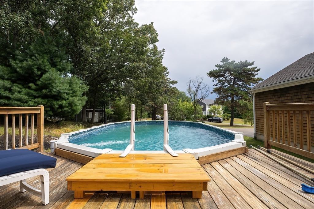 Plainville, Massachusetts 02762, United States, 4 Bedrooms Bedrooms, ,3 BathroomsBathrooms,Residential,Pending,203284