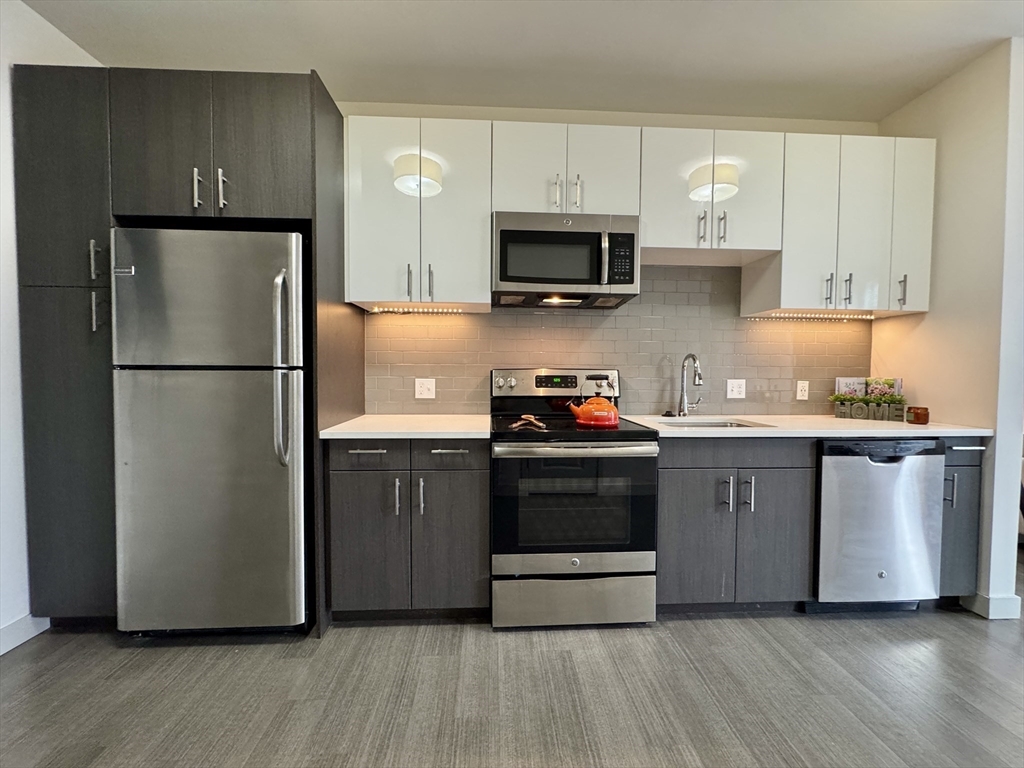 99 Tremont 205