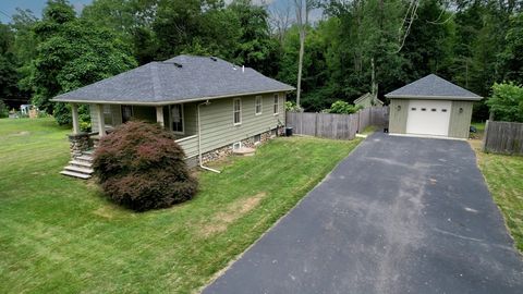 15 Slab Bridge Rd Freetown MA 02702